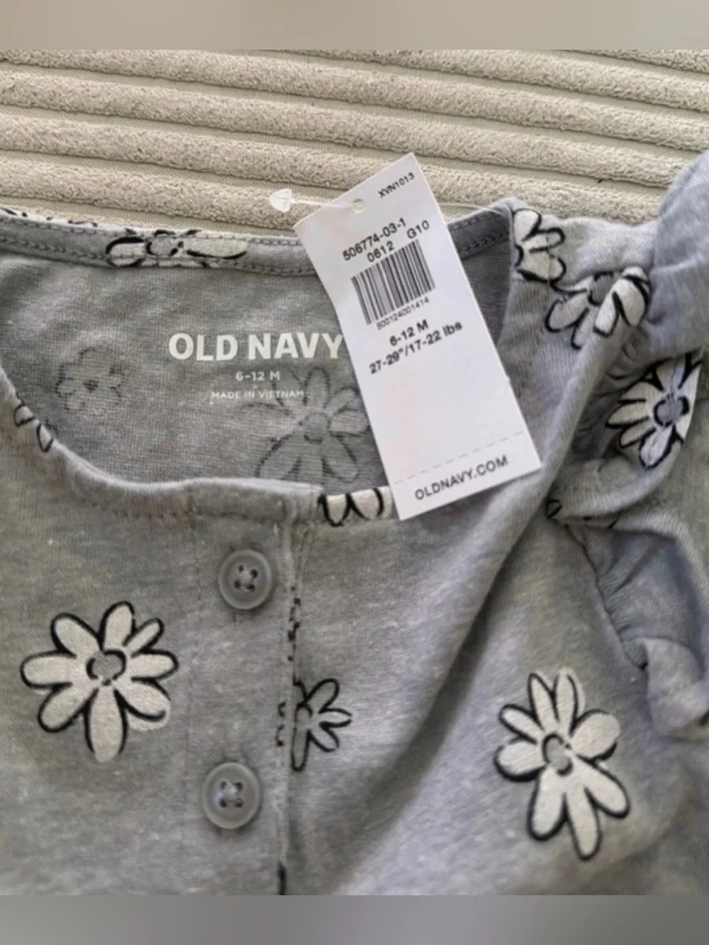 Old Navy Gray Floral Baby Onesie - Gray with Black & White Flowers